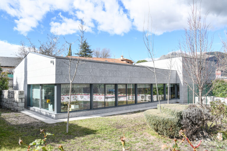 13. Rehabilitación integral de consultorio local de El Boalo (Madrid)