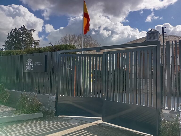 Sustitución del vallado exterior en el Complejo del Palacio de la Moncloa, en Madrid.