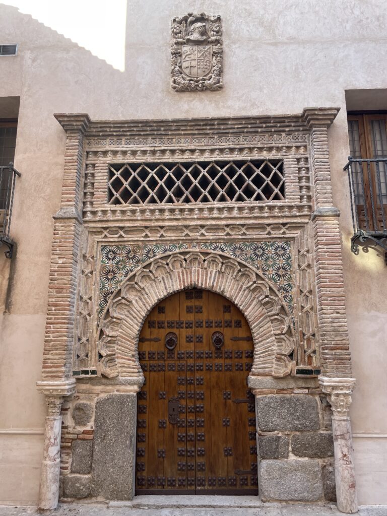 Restauración de carpintería de madera exterior y reforma integral de la Cámara de Cuentas de la Junta de Comunidades de Castilla-La Mancha en el Palacio de Benacazón de Toledo